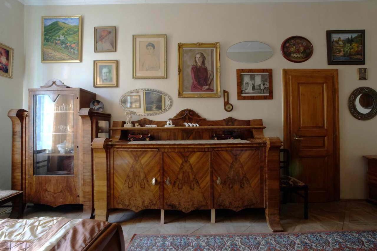 "Eva Stories" Movie Apartment On Rynok Square Lviv Bagian luar foto