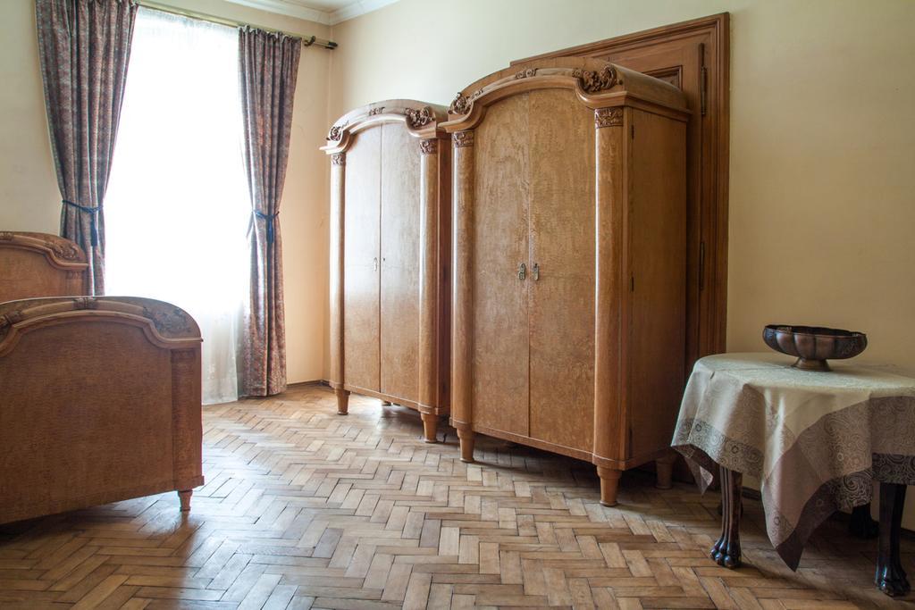 "Eva Stories" Movie Apartment On Rynok Square Lviv Bagian luar foto