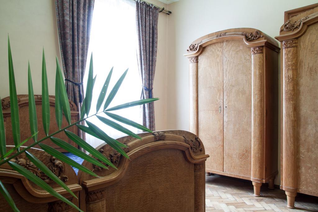 "Eva Stories" Movie Apartment On Rynok Square Lviv Bagian luar foto