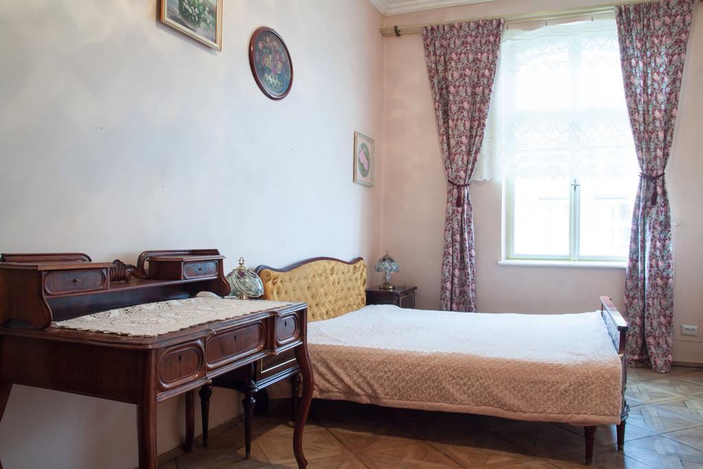 "Eva Stories" Movie Apartment On Rynok Square Lviv Bagian luar foto