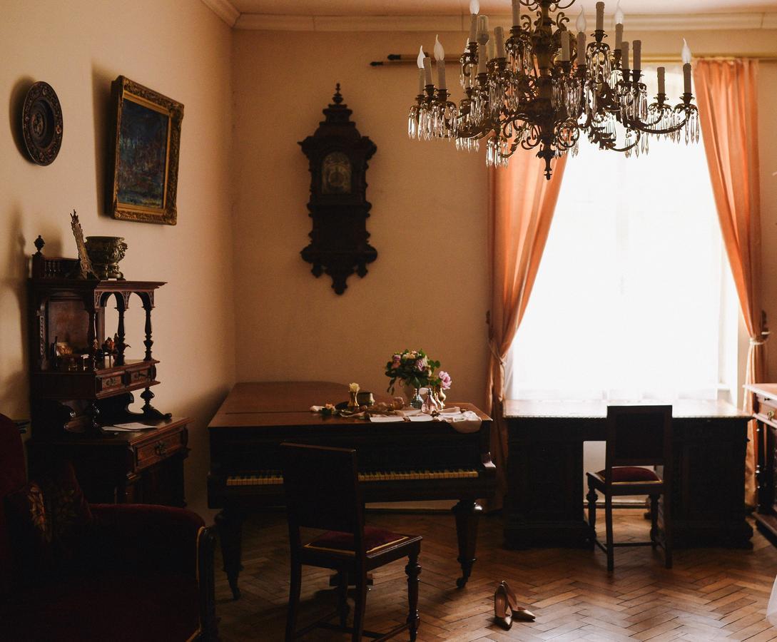 "Eva Stories" Movie Apartment On Rynok Square Lviv Bagian luar foto